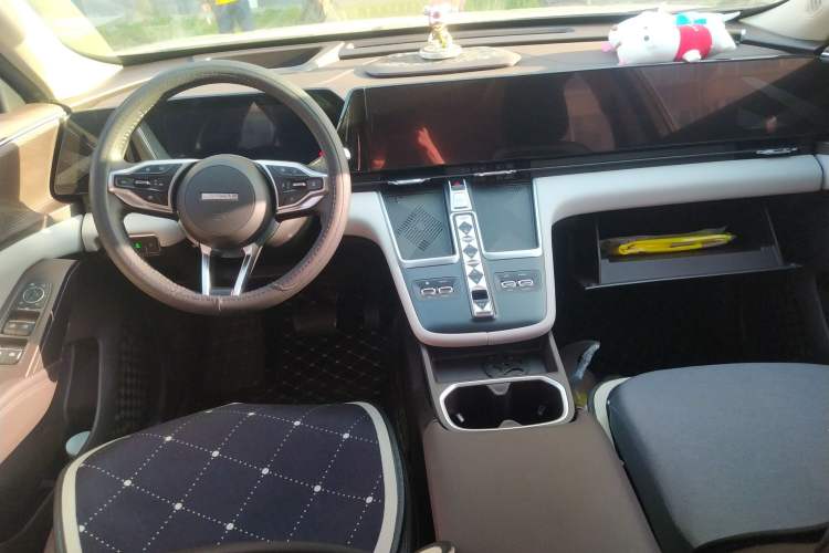 Used Haval Fierce Dragon Max 2023 1.5L Hi4 105 Four-Wheel Drive Smart Flagship Edition Center Console