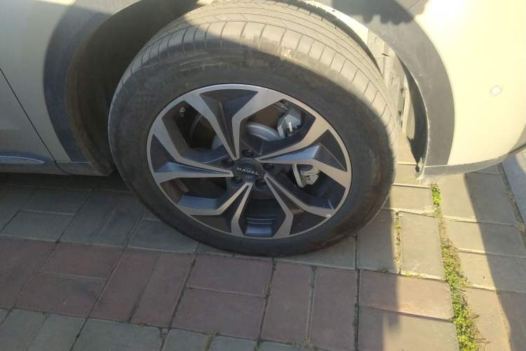 Used Haval Fierce Dragon Max 2023 1.5L Hi4 105 Four-Wheel Drive Smart Flagship Edition Right Front Wheel Hub