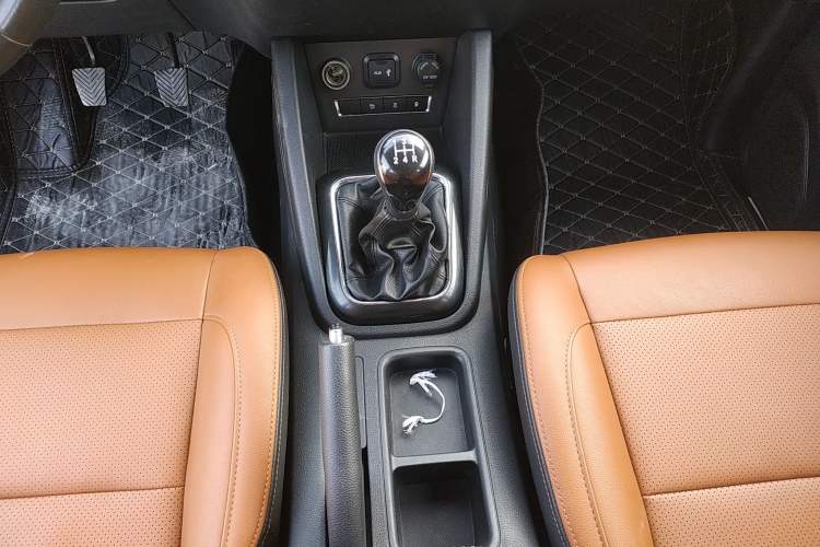 Used Oshan CX70 2016 1.6L Manual Luxury Model