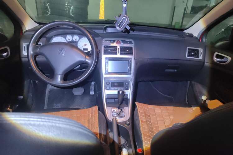 Used Peugeot 307 2010 Hatchback 1.6L Automatic Luxury Edition
