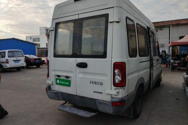 Used Iveco Power Daily 2017 2.5T Deluxe A37 High-Roof 6-7 Seater Bus 47Z5