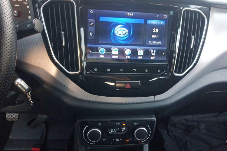 Used FAW Senya R7 2016 1.6L Manual Luxury Model
