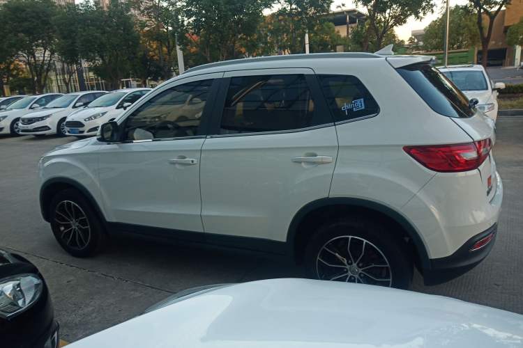 Used FAW Senya R7 2016 1.6L Manual Luxury Model
