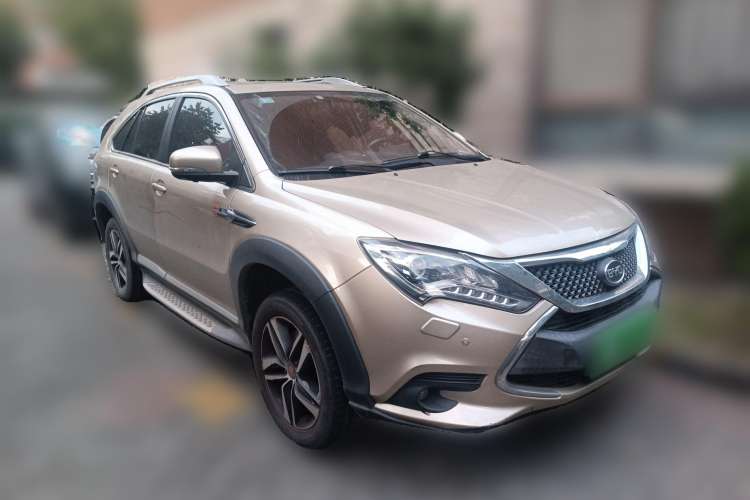 Used BYD Tang New Energy 2015 2.0T Four-Wheel-Drive Flagship Model Front Right 45 Deg