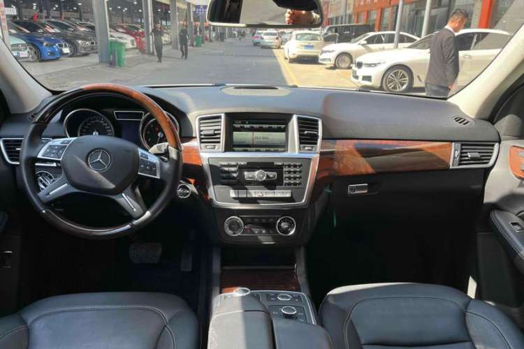 Used Mercedes-Benz M-Class 2015 ML 400 4MATIC Luxury Model