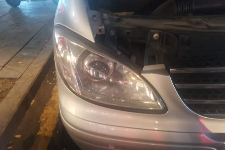 Used Mercedes-Benz Viano 2010 2.5L Prestige Edition Right Front Headlight