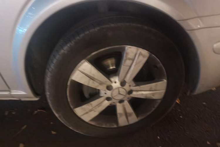 Used Mercedes-Benz Viano 2010 2.5L Prestige Edition Right Front Wheel Hub