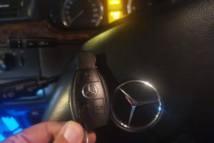 Used Mercedes-Benz Viano 2010 2.5L Prestige Edition Vehicle Key