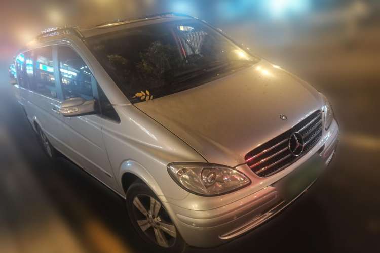 Used Mercedes-Benz Viano 2010 2.5L Prestige Edition Front Right 45 Deg