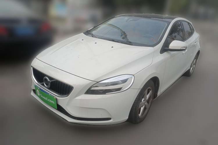Used Volvo V40 2017 T3 Smart Edition