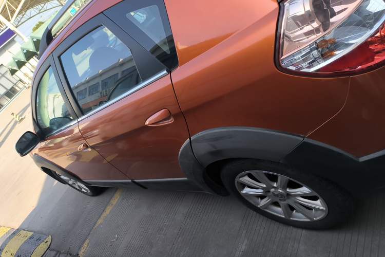 Used Dongfeng Aeolus H30 2012 CROSS 1.6L Automatic Luxury Model