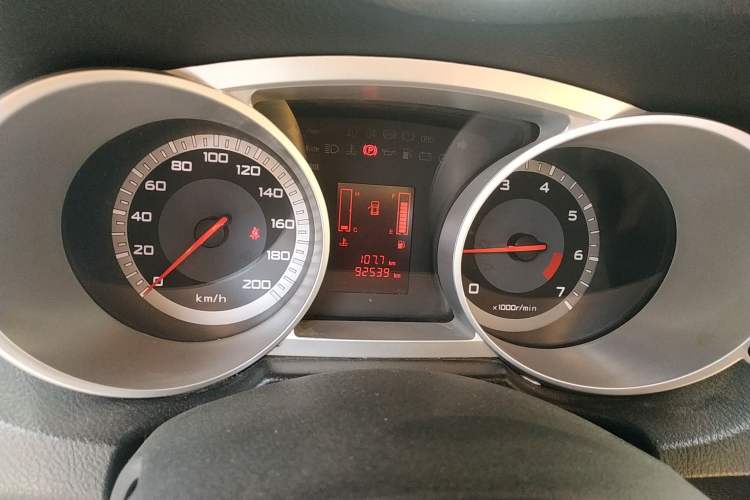 Used Land X8 2014 Explorer Edition 2.0T Gasoline 4x2 Luxury Model
