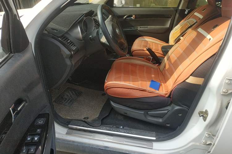 Used Land X8 2014 Explorer Edition 2.0T Gasoline 4x2 Luxury Model
