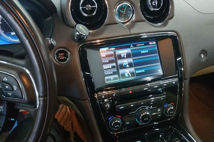 Used Jaguar XJ 2015 XJL 2.0T Two-Wheel Drive Panoramic Business Edition
