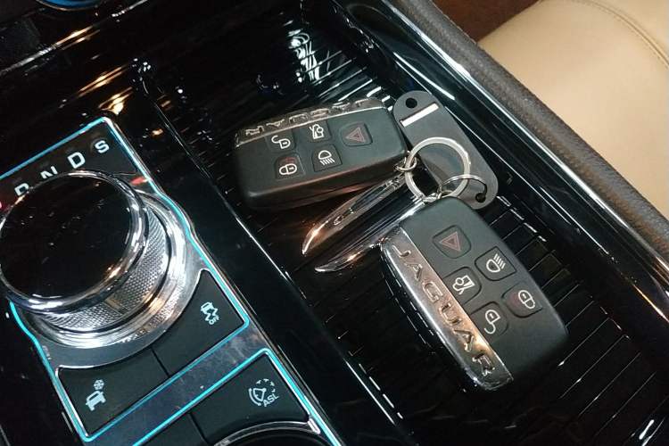 Used Jaguar XJ 2015 XJL 2.0T Two-Wheel Drive Panoramic Business Edition
