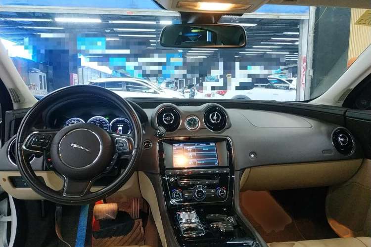 Used Jaguar XJ 2015 XJL 2.0T Two-Wheel Drive Panoramic Business Edition
