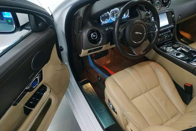 Used Jaguar XJ 2015 XJL 2.0T Two-Wheel Drive Panoramic Business Edition
