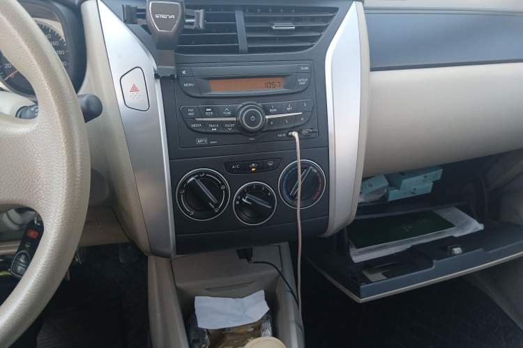 Used Venucia D50 2012 1.6L Manual Comfort Edition
