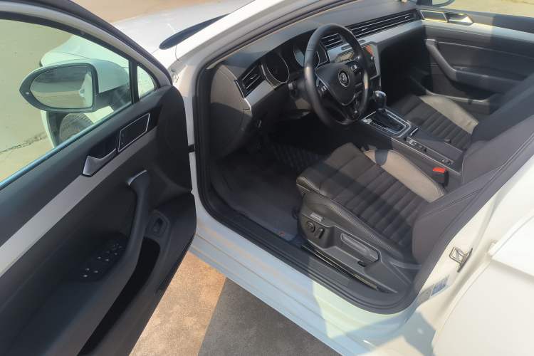 Used Volkswagen Variant 2018 380TSI Two-Wheel Drive Comfort Edition