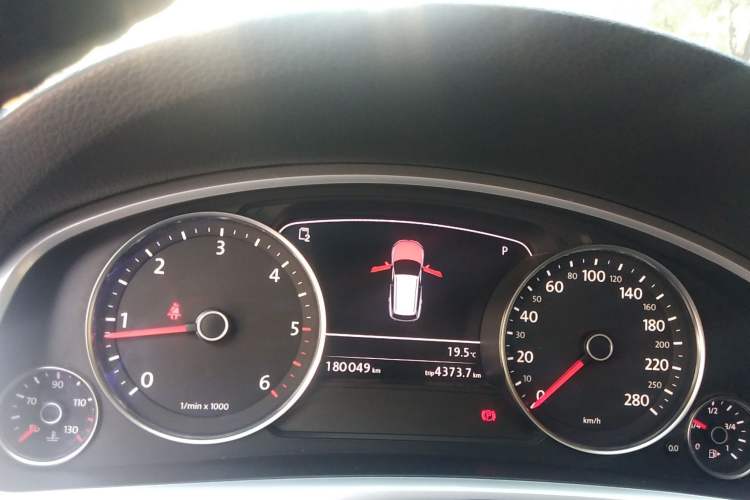 Used Volkswagen Touareg 2011 3.0 TDI Diesel Standard Version Instrument Cluster