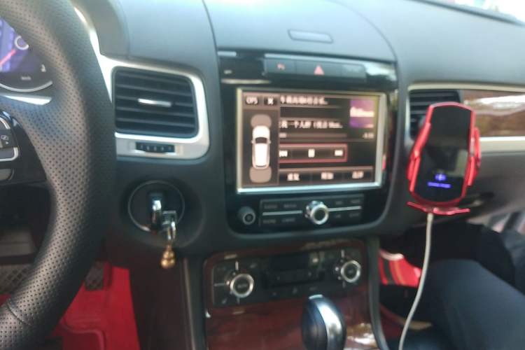 Used Volkswagen Touareg 2011 3.0 TDI Diesel Standard Version Audio And AC Panel