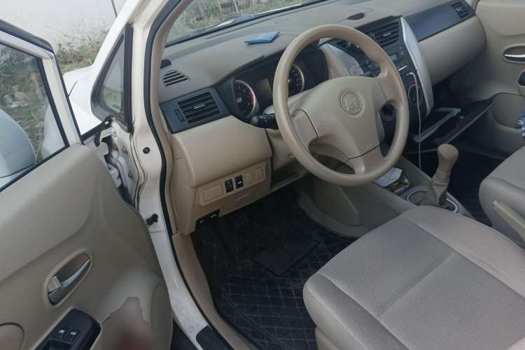 Used Venucia D50 2012 1.6L Manual Comfort Edition
