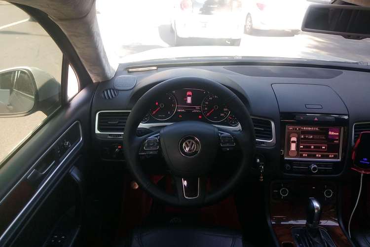 Used Volkswagen Touareg 2011 3.0 TDI Diesel Standard Version Steering Wheel