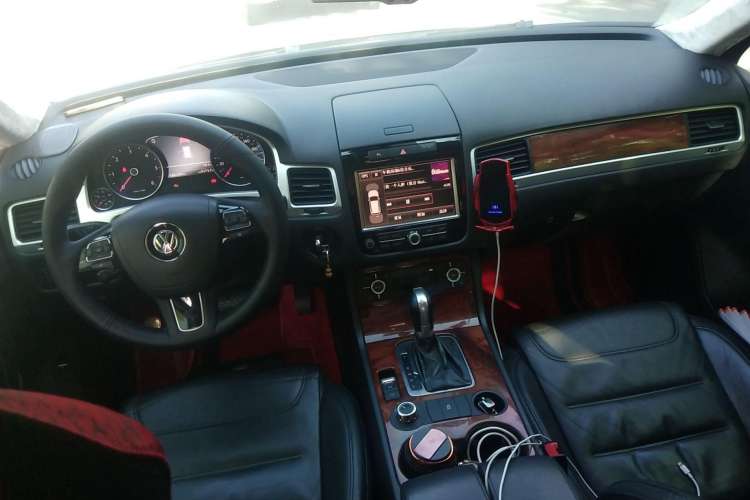 Used Volkswagen Touareg 2011 3.0 TDI Diesel Standard Version Center Console