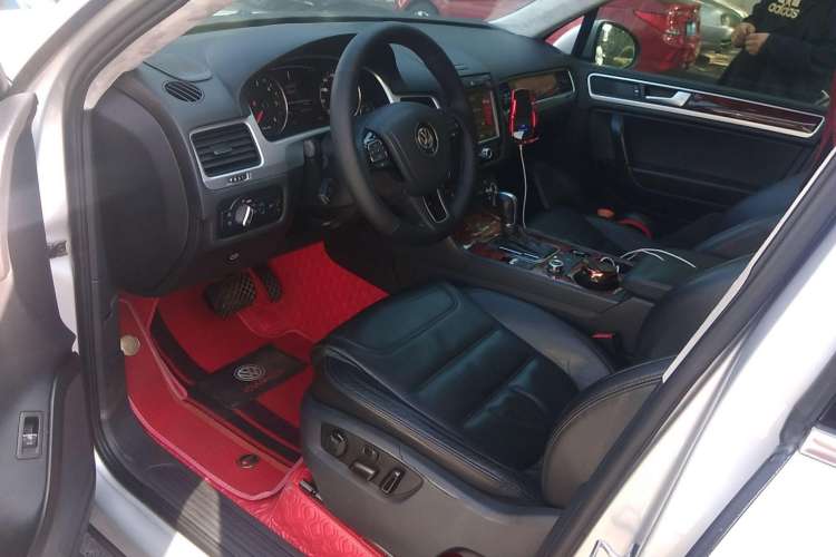 Used Volkswagen Touareg 2011 3.0 TDI Diesel Standard Version Left Front Seat