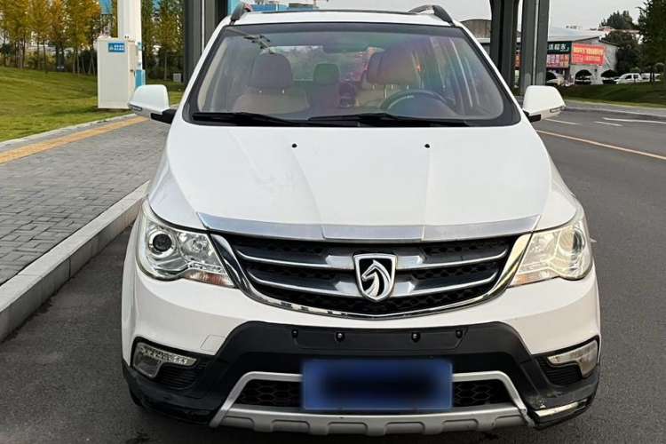 Used Baojun 730 2015 1.8L Manual Luxury Navigation ESP Version 7-seater
