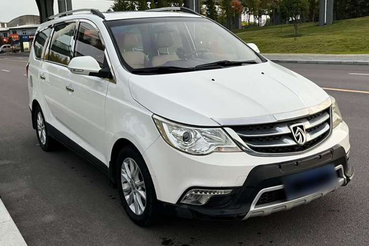 Used Baojun 730 2015 1.8L Manual Luxury Navigation ESP Version 7-seater
