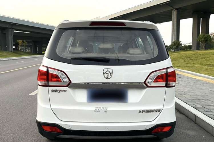 Used Baojun 730 2015 1.8L Manual Luxury Navigation ESP Version 7-seater
