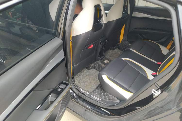 Used MG 5 Scorpio 2022 1.5T Trophy Sport Luxurious Edition Left Rear Seat