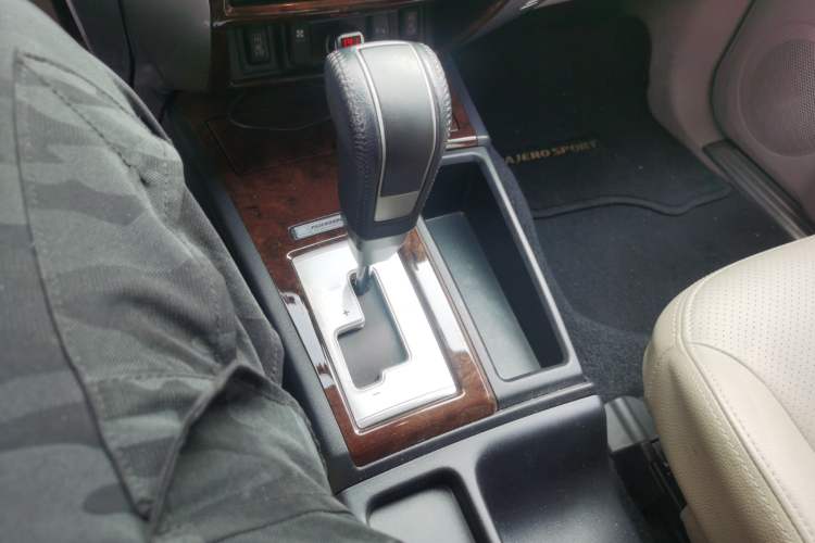 Used Mitsubishi Pajero Sport 2013 3.0L Automatic Two-Wheel Drive Luxury Edition
