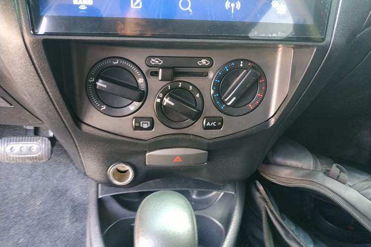 Used Nissan Livina 2013 JINRUI 1.6XV CVT Luxury Edition
