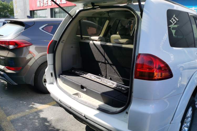 Used Mitsubishi Pajero Sport 2013 3.0L Automatic Two-Wheel Drive Luxury Edition