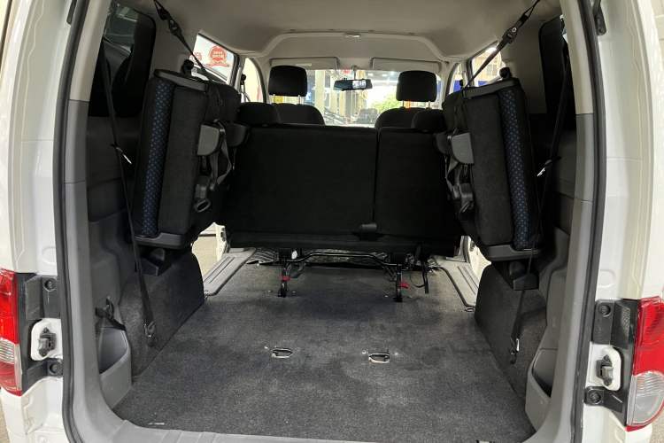 Used Nissan NV200 2013 1.6L Luxury Model China IV Standard Interior 6