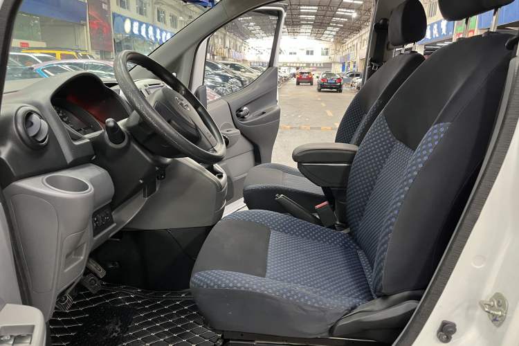 Used Nissan NV200 2013 1.6L Luxury Model China IV Standard Interior 3