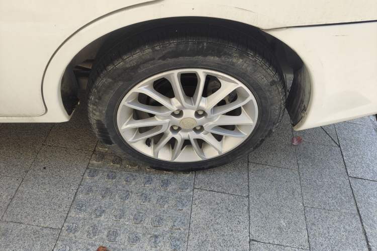 Used Soueast V3 Lingyue 2015 1.5L AMT Happiness Edition