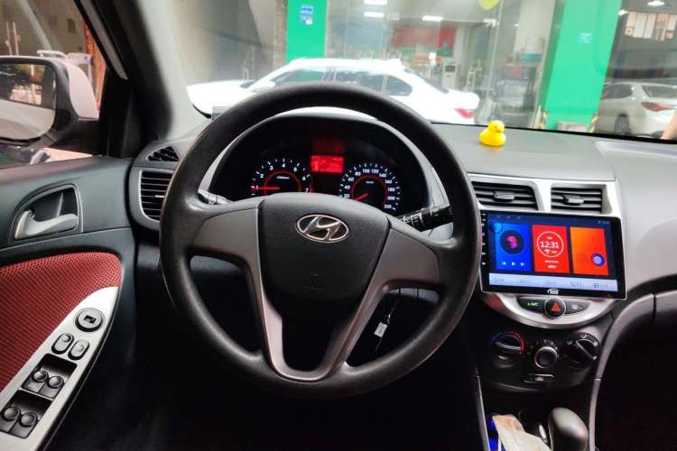 Used Hyundai Verna Ray 2014 1.4L Automatic GLX
