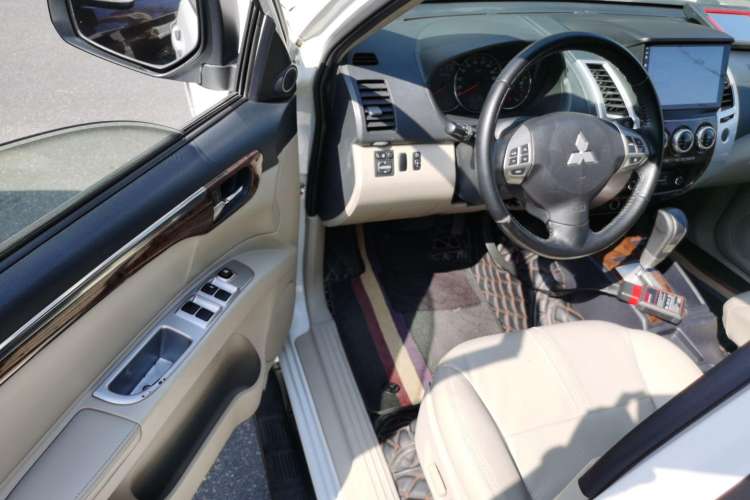 Used Mitsubishi Pajero Sport 2013 3.0L Automatic Two-Wheel Drive Luxury Edition