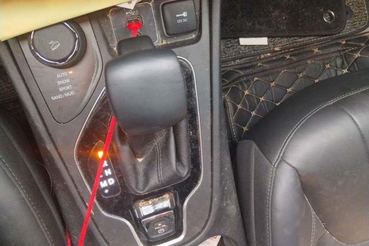 Used Jeep Cherokee 2019 2.0T Four-Wheel Drive Exploration Edition + Autonomous Driving Smart Package China V