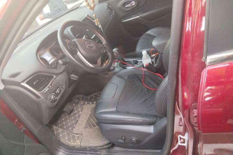 Used Jeep Cherokee 2019 2.0T Four-Wheel Drive Exploration Edition + Autonomous Driving Smart Package China V