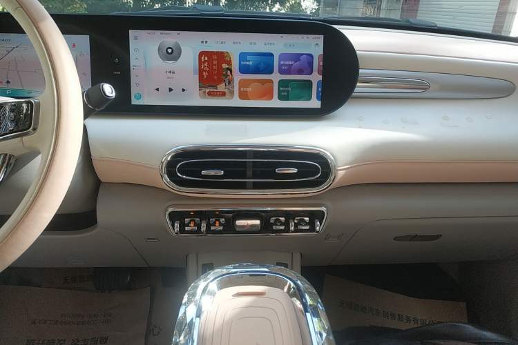 Used ORA Ballet Cat 2022 401 km Nutcracker Edition
