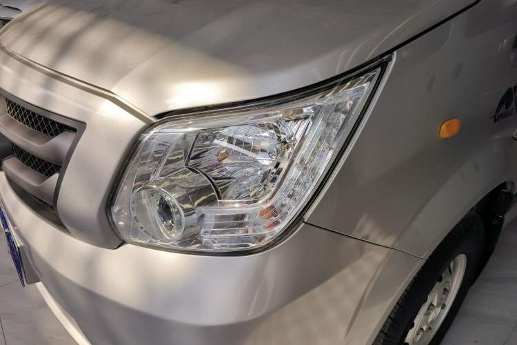 Used Foton Toano 2023 2.0T Manual Jixiang Van Long Wheelbase Mid-Height Rear Single Tire 3-Seater
