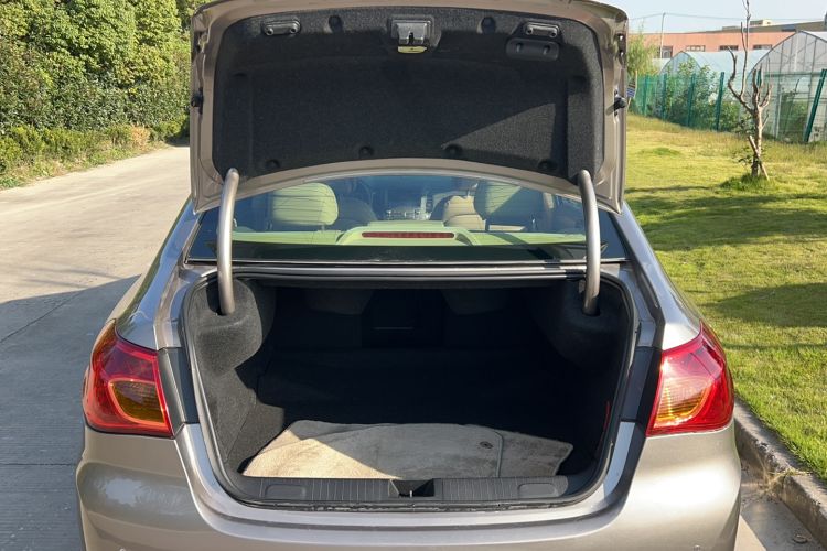 Used Roewe 950 2012 2.4L Luxury Executive Edition
