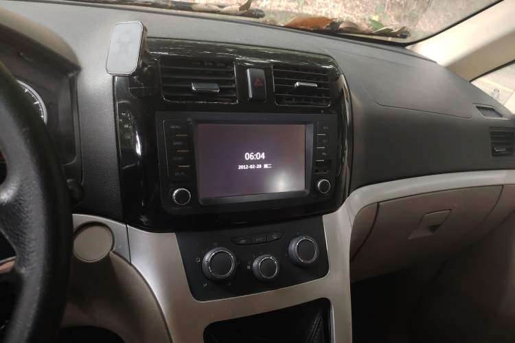 Used GAC Gonow Starry 2013 1.5L Seven-Seater Luxury Model
