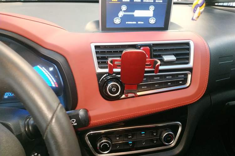 Used JAC iEV6E 2018 Upgraded Edition iEV6E Luxury Smart Model Audio And AC Panel