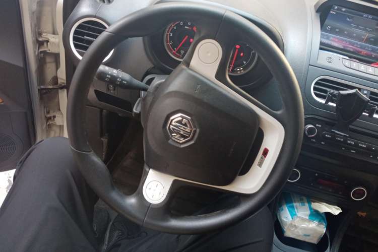 Used MG 3SW 2015 1.5L AMT Elite Model
