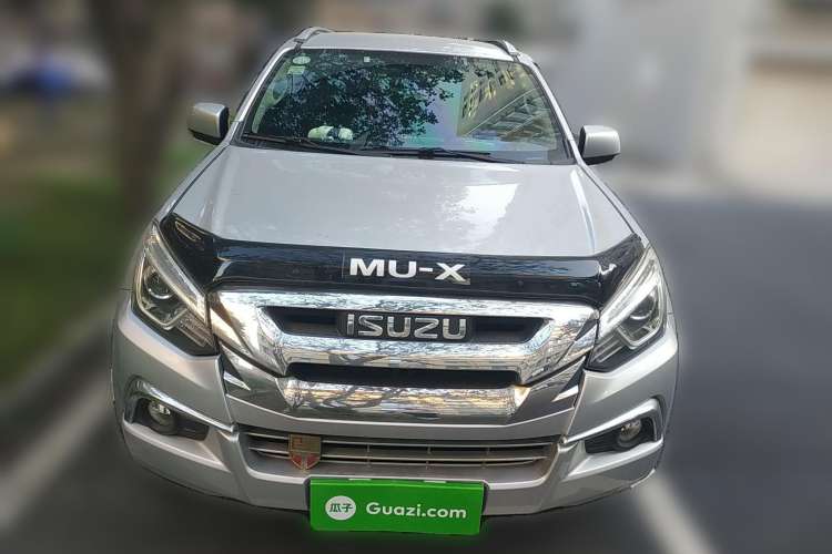 Used Isuzu mu-X 2017 3.0T 4x4 Manual Exploration Version 5 Seats China V Emission Standard
